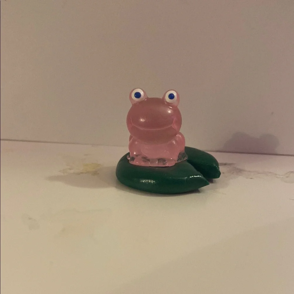 Frogs on lily pads